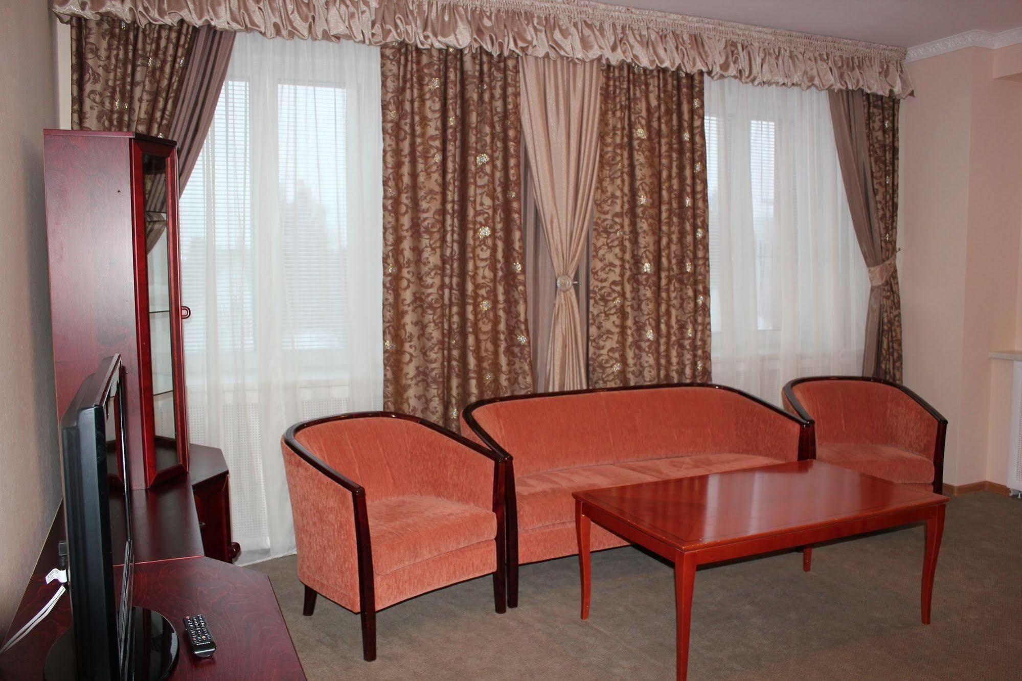 Hotel Rossiya Noyabrsk Bagian luar foto